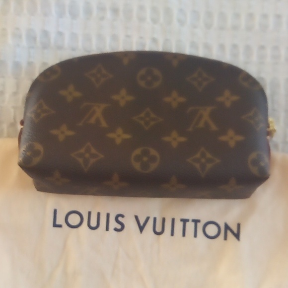 Louis Vuitton Small Monogram Cosmetic Case Bag - Picture 2 of 8